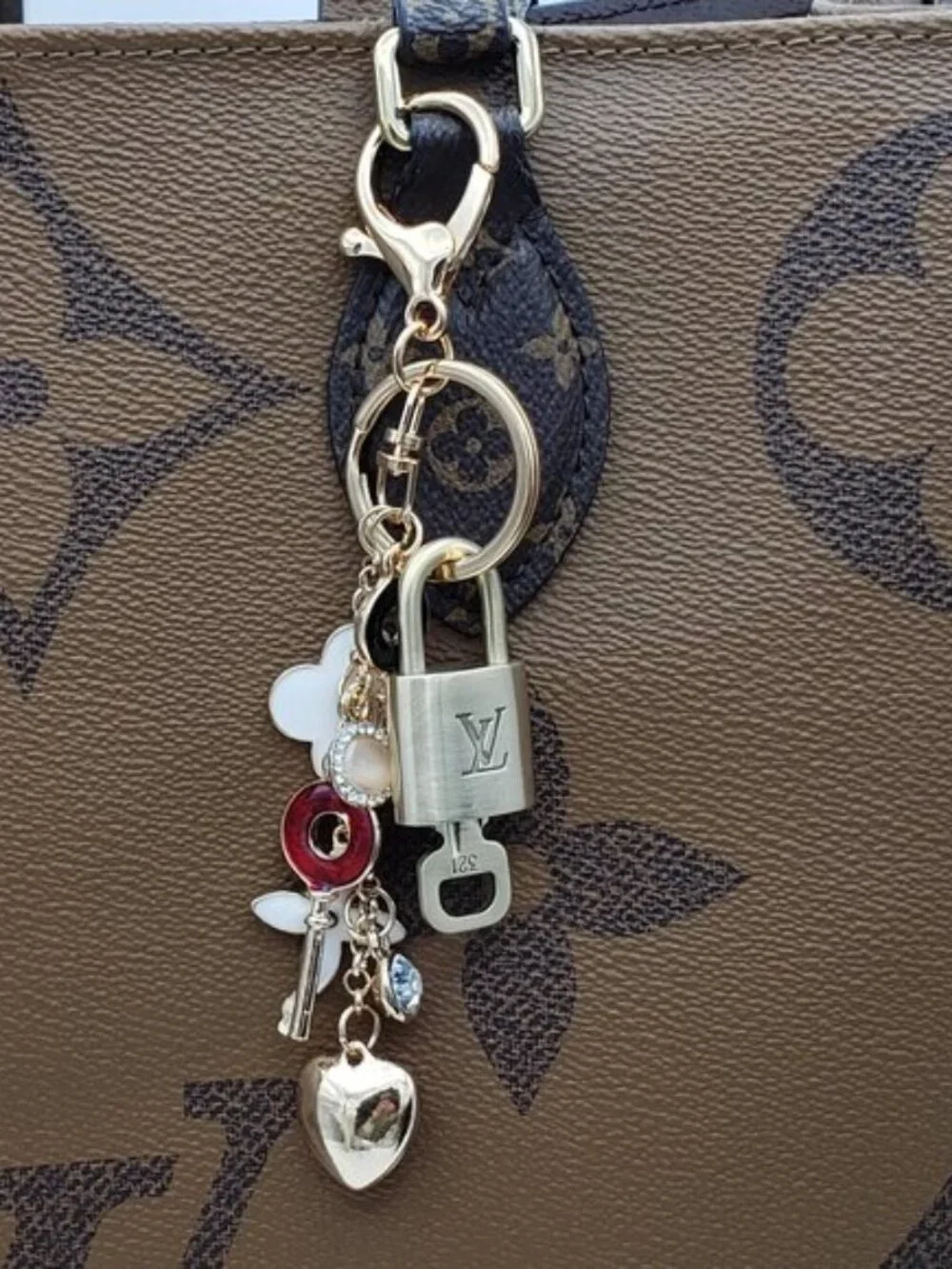 Authentic Louis Vuitton Gold Padlock 🔒 Shiny LV Key + Unbranded Bag Charm
